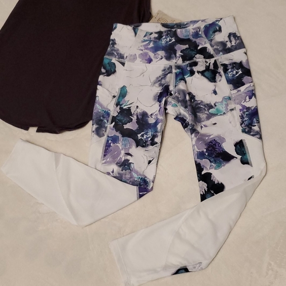 Apana Pants - Floral capri workout legging with pockets
